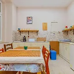 Synagogue Loft 3Br Free Parking