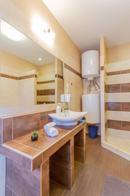 Apartmán Synagogue Loft 3br Free Parking