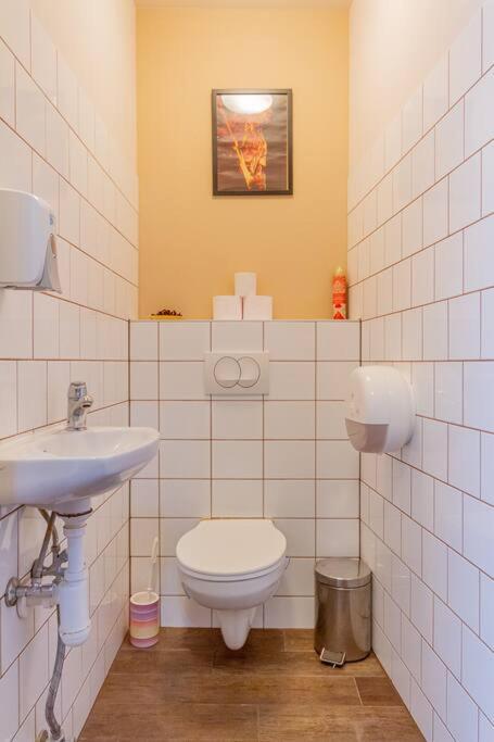 Synagogue Loft 3br Free Parking Apartment *