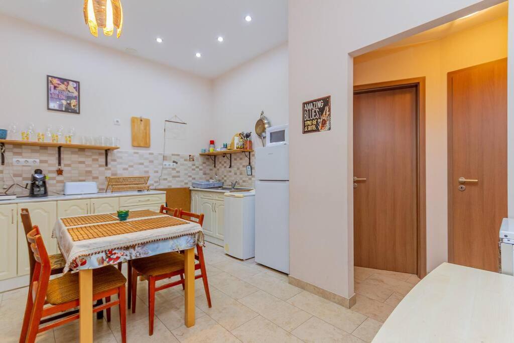 Synagogue Loft 3br Free Parking * Budapest