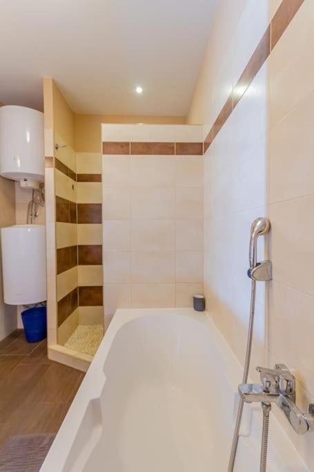 Synagogue Loft 3br Free Parking Apartmán *