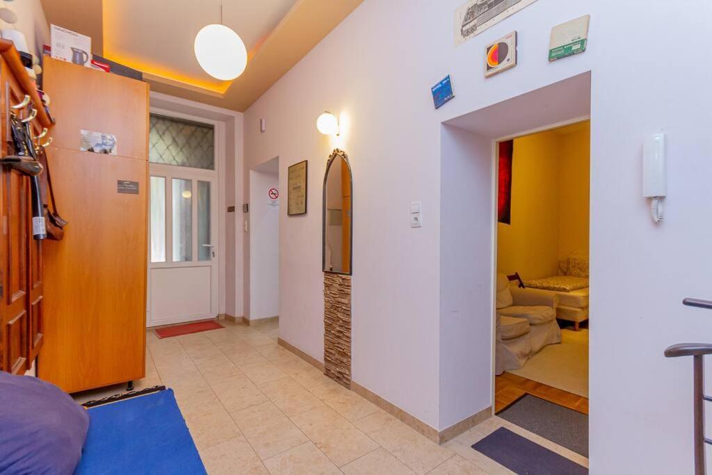 Synagogue Loft 3br Free Parking Apartment Budapest
