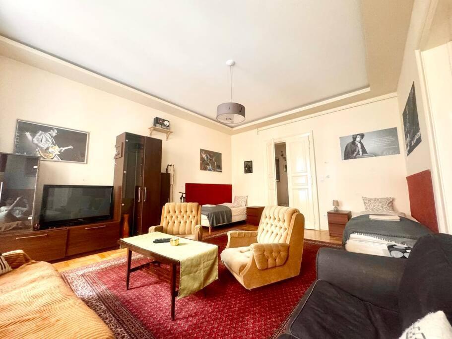 Synagogue Loft 3br Free Parking Apartment Budapest